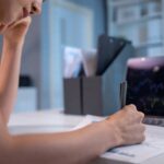 10 Perbedaan Krusial Emosi vs. Logika dalam Trading yang Wajib Dipahami Pemula